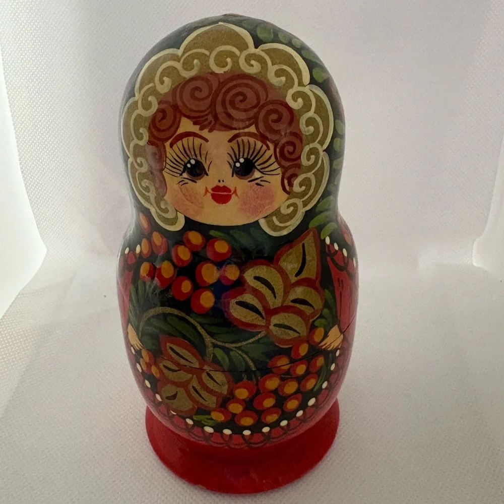 Vintage Matryoshka Set of 5 wooden Nesting Babushka dolls hand painted
